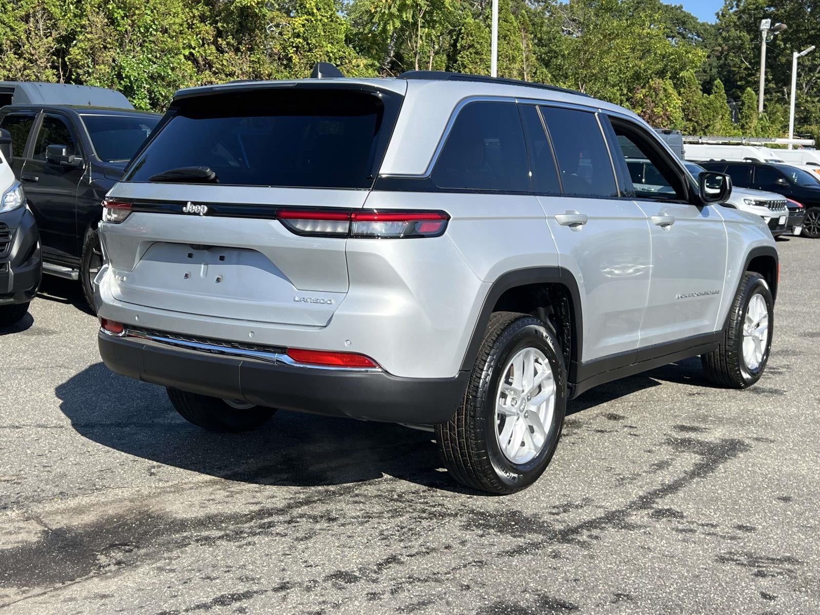 2025 Jeep Grand Cherokee GRAND CHEROKEE LAREDO X 4X4