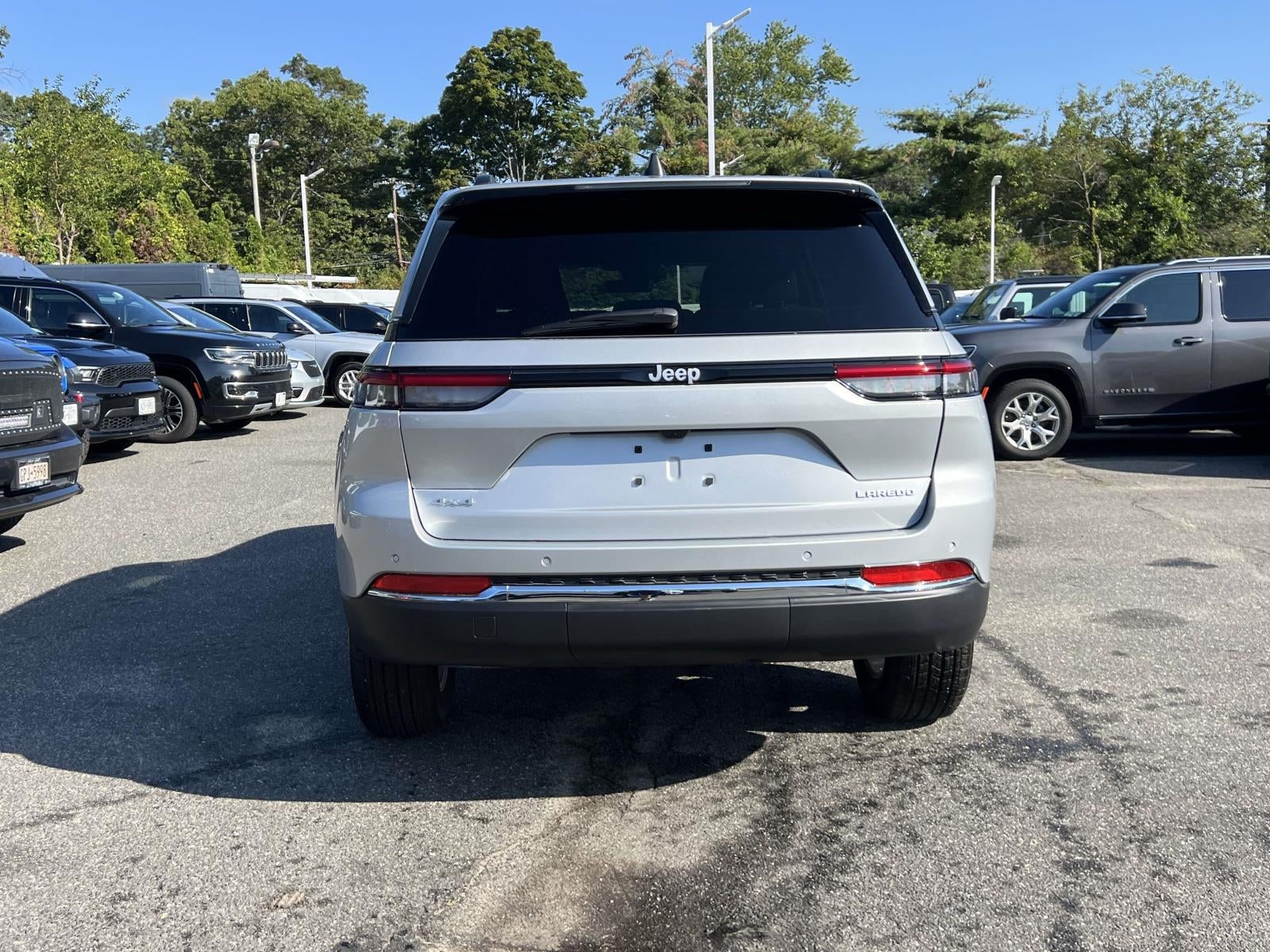 2025 Jeep Grand Cherokee GRAND CHEROKEE LAREDO X 4X4