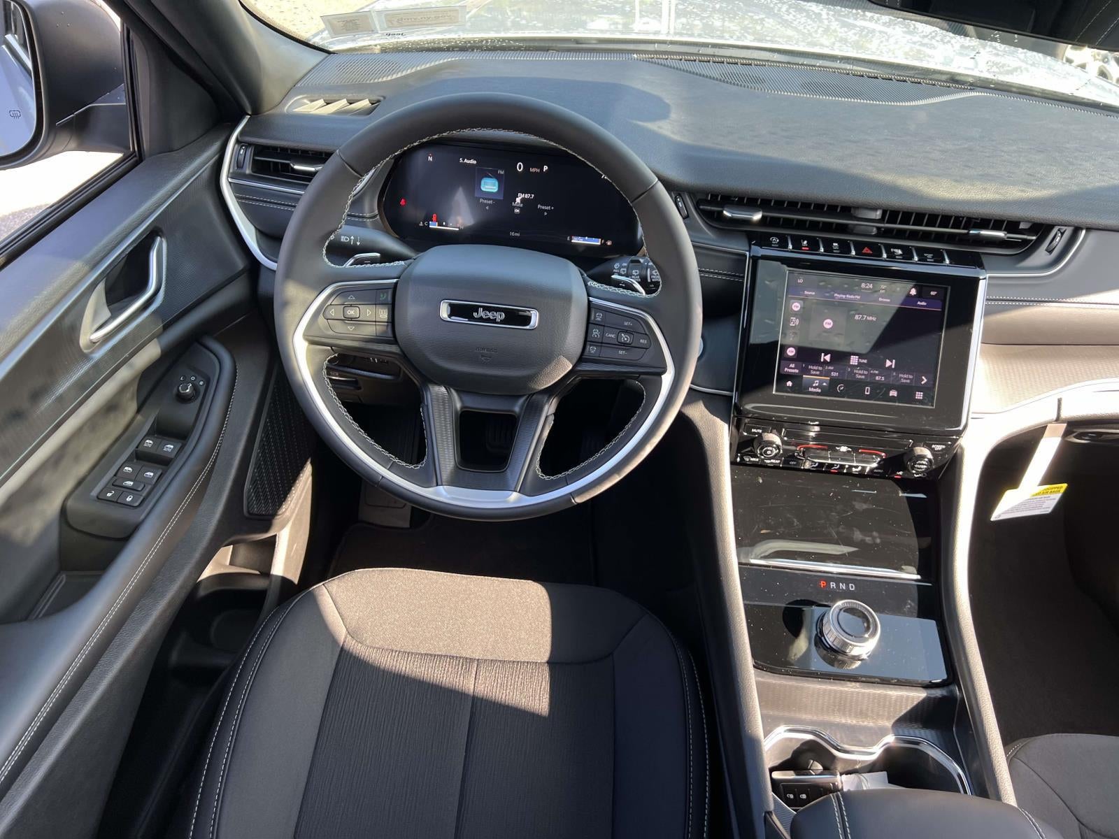 2025 Jeep Grand Cherokee GRAND CHEROKEE LAREDO X 4X4