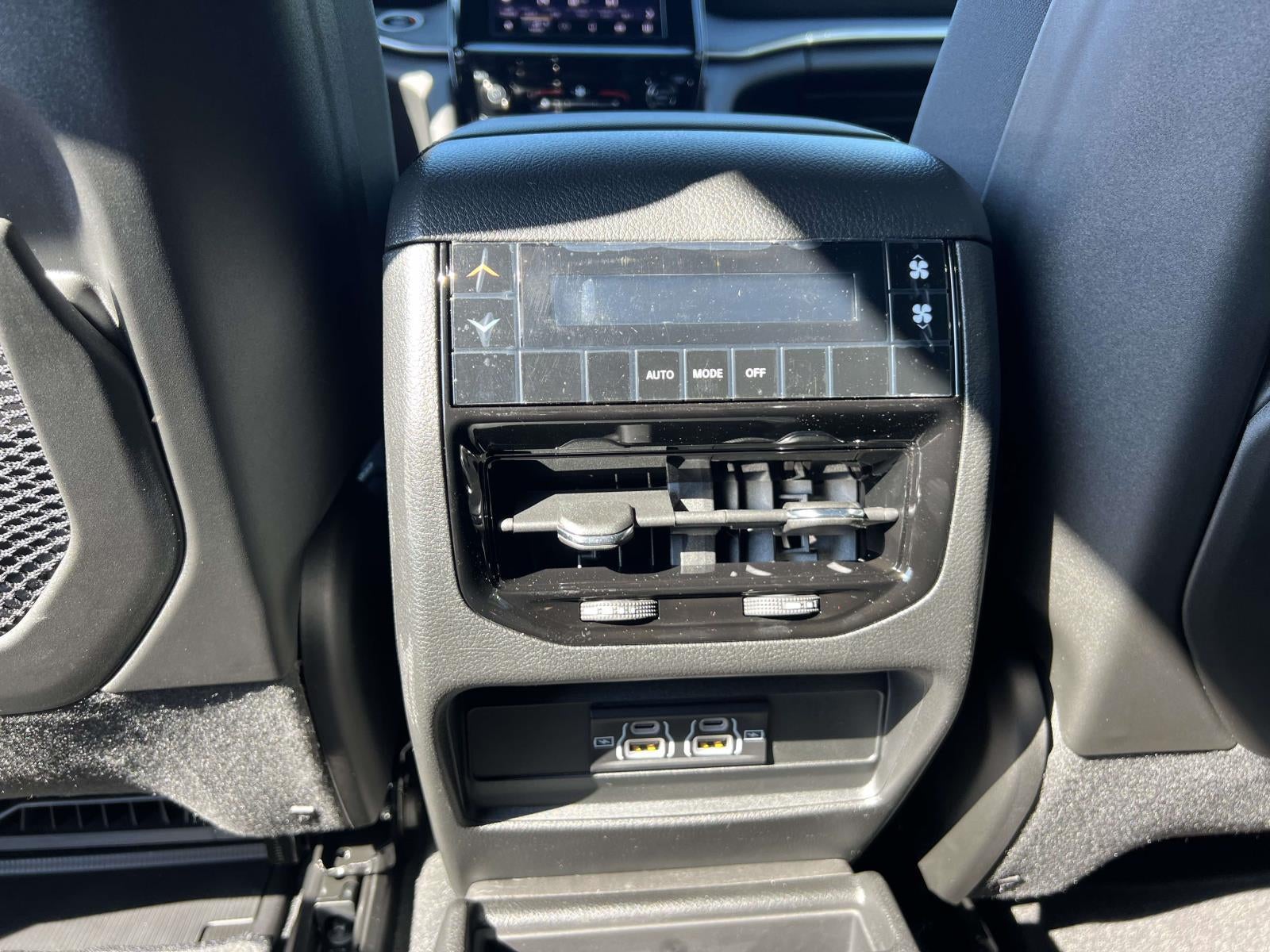 2025 Jeep Grand Cherokee GRAND CHEROKEE L LAREDO X 4X4