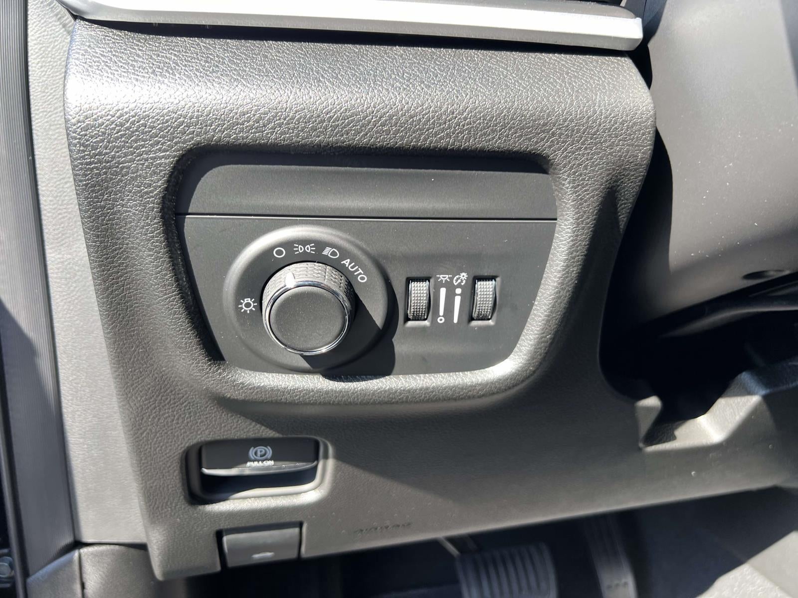 2025 Jeep Grand Cherokee GRAND CHEROKEE L LAREDO X 4X4