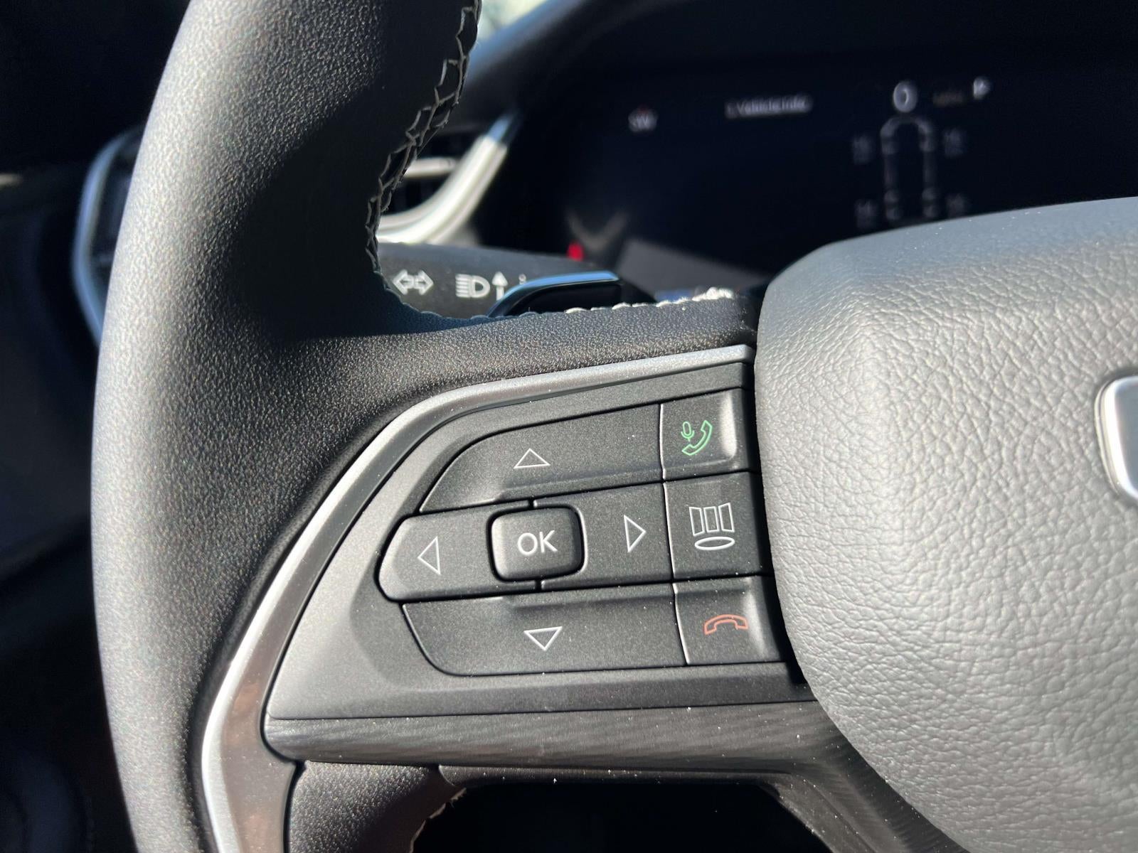 2025 Jeep Grand Cherokee GRAND CHEROKEE L LAREDO X 4X4