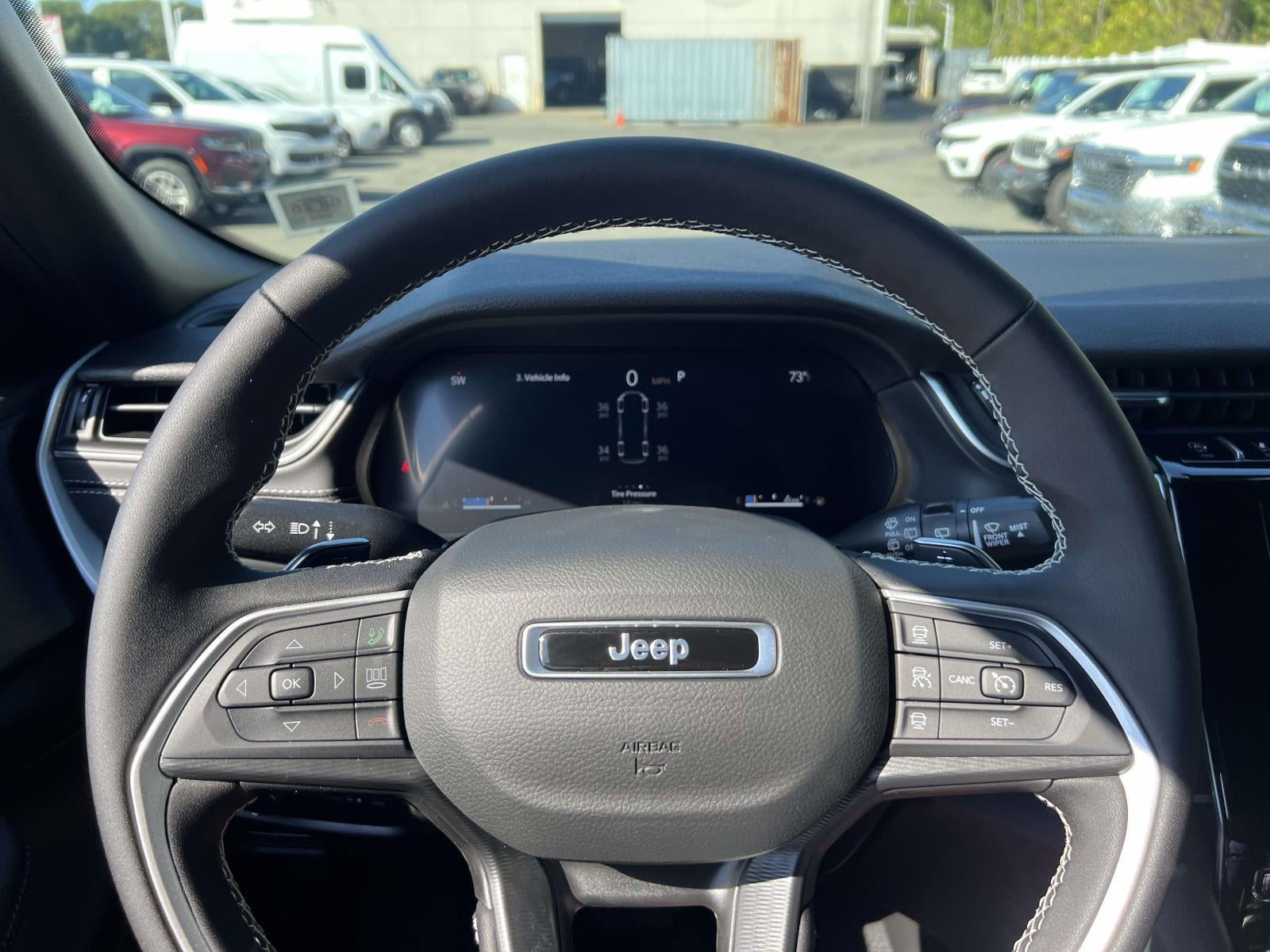 2025 Jeep Grand Cherokee GRAND CHEROKEE L LAREDO X 4X4