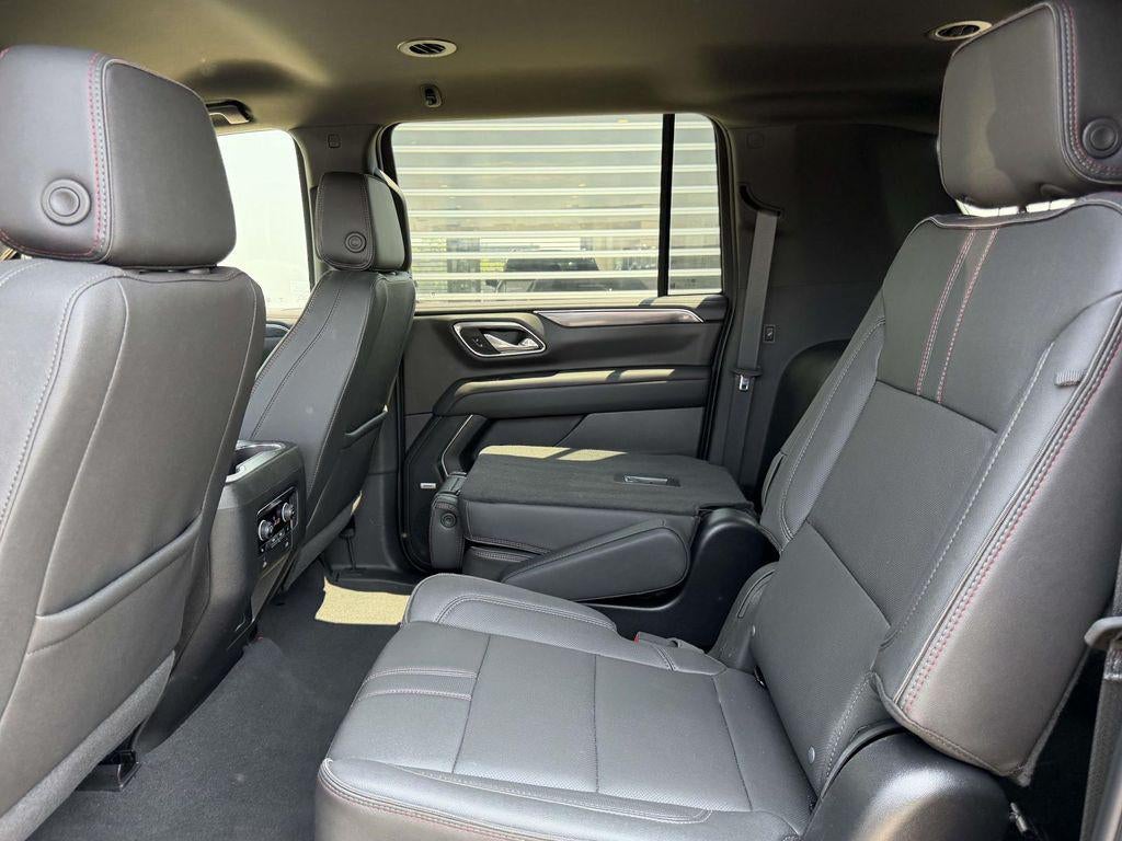 2024 Chevrolet Suburban 4WD RST