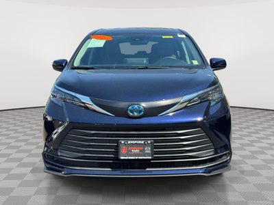 2024 Toyota Sienna LE