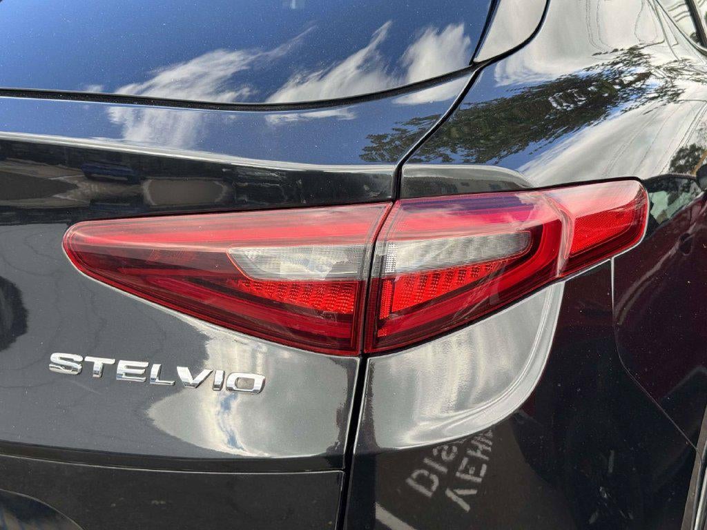 2023 Alfa Romeo Stelvio Veloce AWD